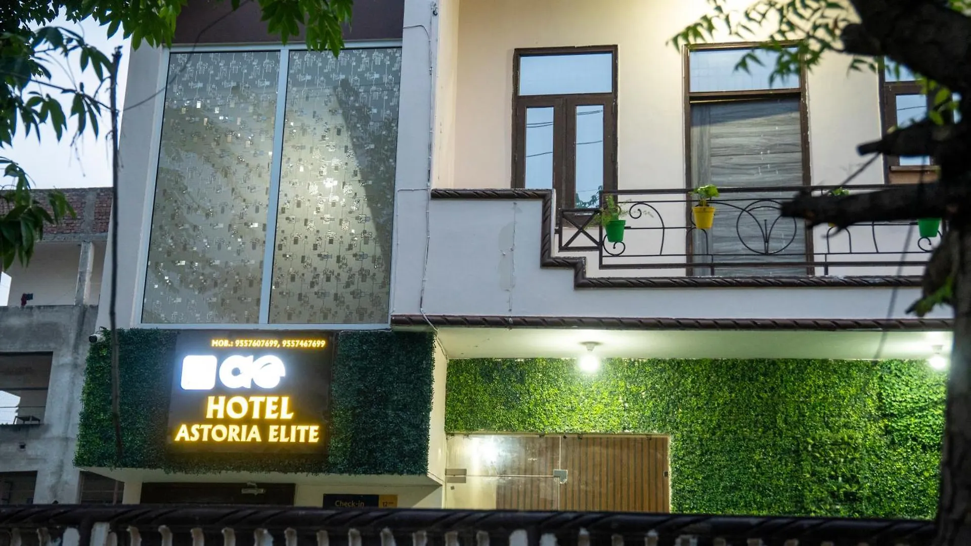 Astoria Elite Guest House Agra