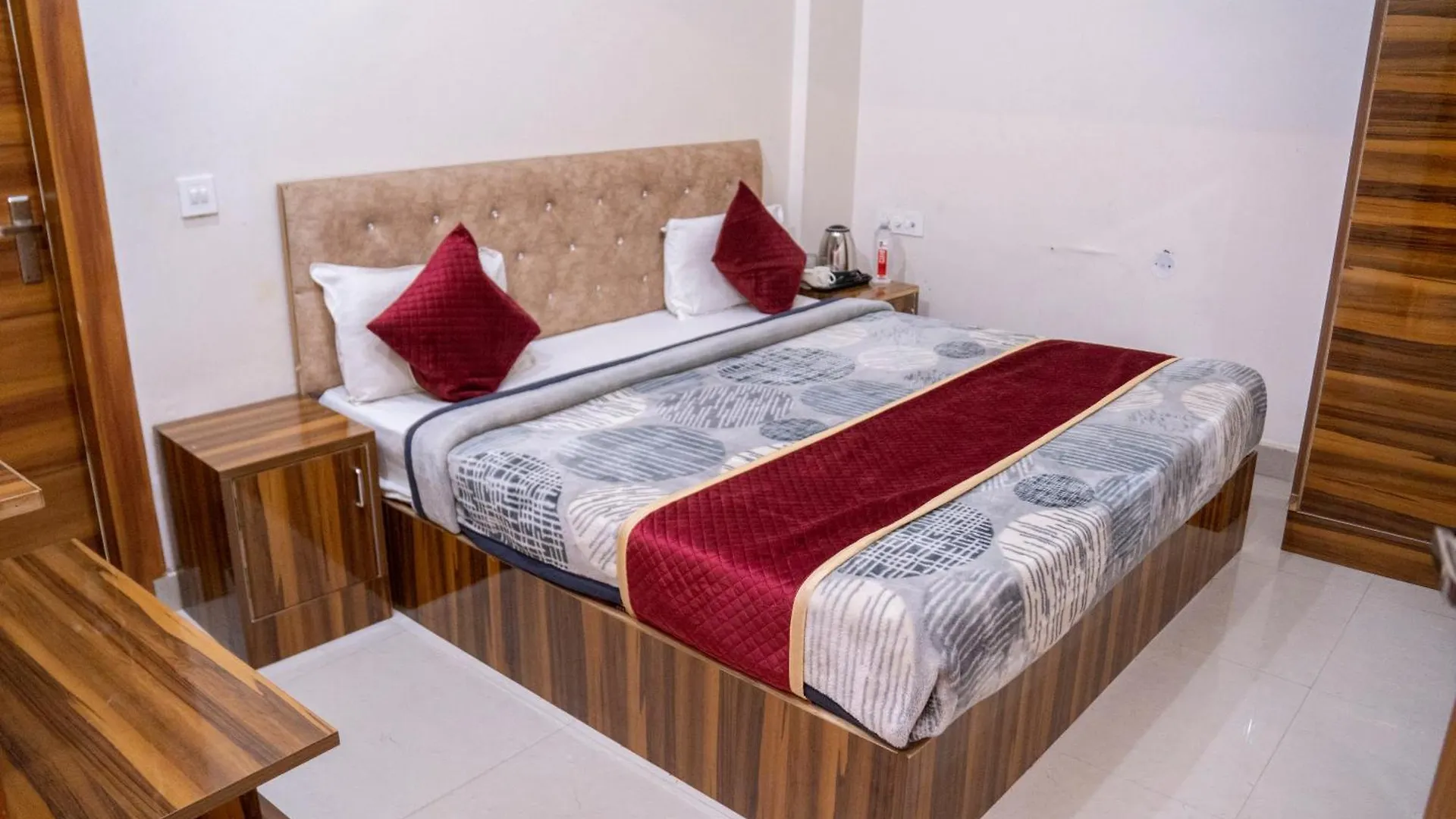 Astoria Elite Guest House Agra